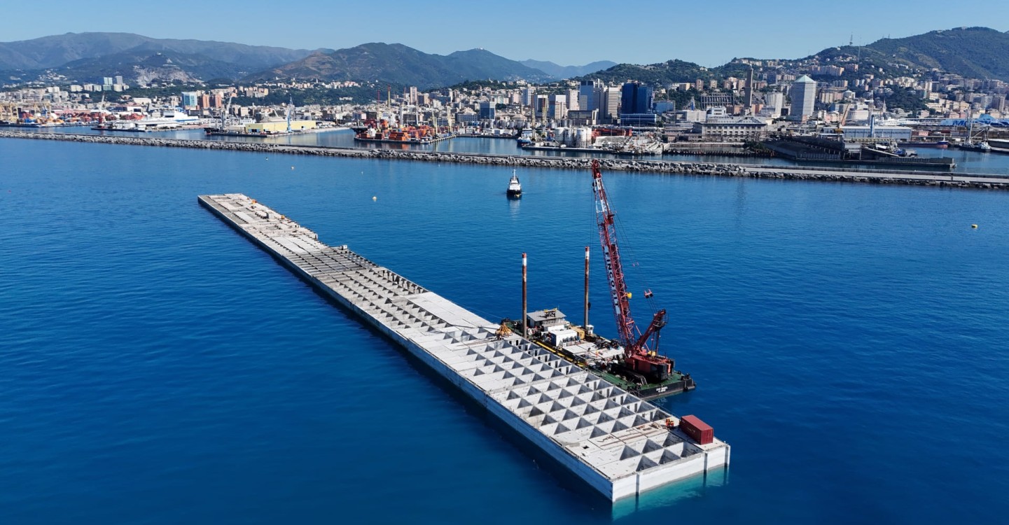 genoa_breakwater.jpg