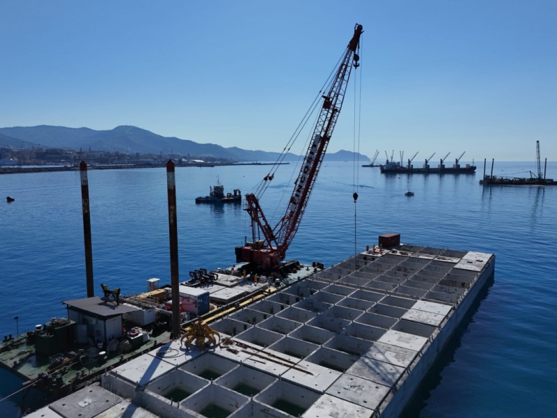 genoa breakwater